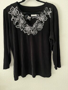 Chico’s Travelers Black Long-Sleeve Top with White Floral Embroidery
Sz M